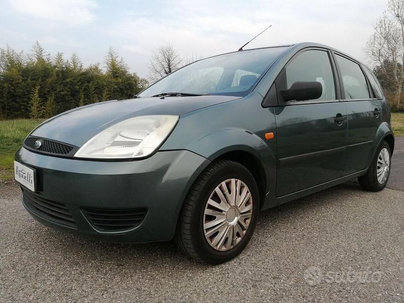 Usata Ford Fiesta Ghia 75 CV (55 kW) 2003 Blu Utilitaria
