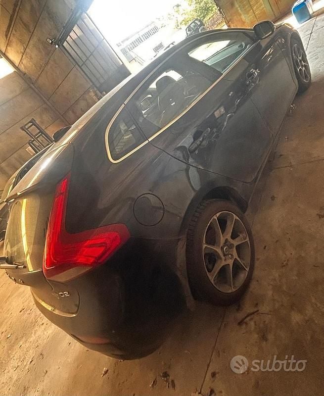 Usata Volvo V40 Ocean Race 119 CV (87 kW) 2016 Nero Berlina