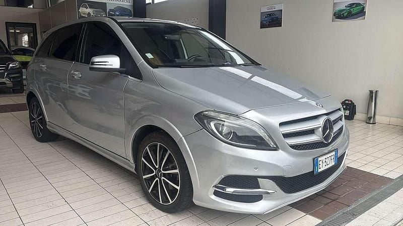 Usata Mercedes B200 Premium 156 CV (114 kW) 2015 Argento Monovolume