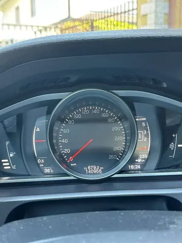 Usata Volvo V40 Business Edition 120 CV (88 kW) 2019 Nero Berlina