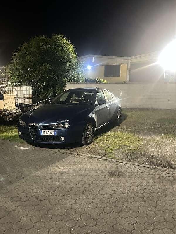 Usata 2008 Alfa Romeo 159 Progression Tre volumi | 4300 € (Buon prezzo) - Immagine 1/4