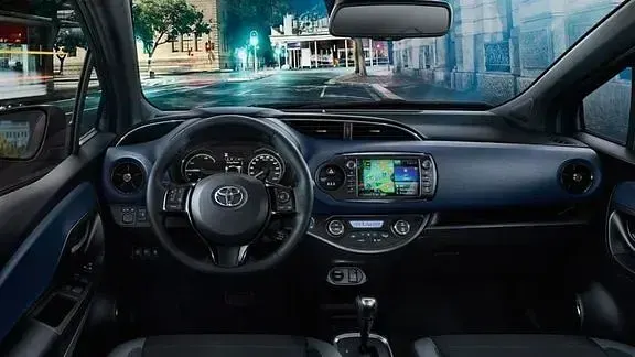 Usata Toyota Yaris Active 69 CV (50 kW) 2018 Marrone Berlina