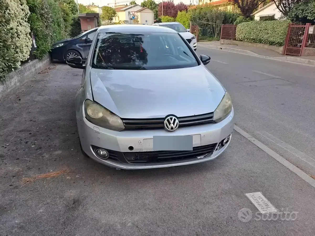 Second-hand VW Golf VII 105 CP (77 kW) 2013 Gri Berlinǎ