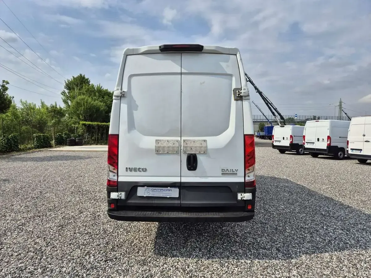 Usata Iveco Daily 160 CV (117 kW) 2017 Bianco Furgone