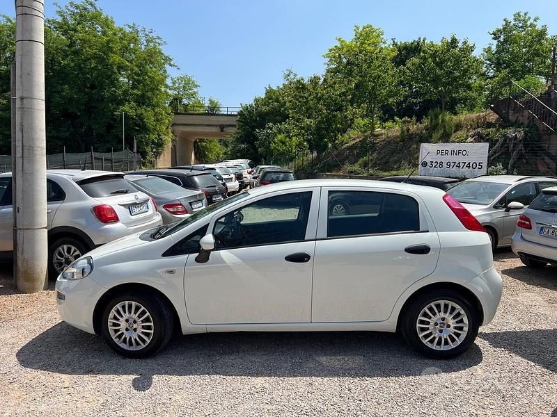 Usata Fiat Punto Street 75 CV (55 kW) 2015 Bianco Utilitaria