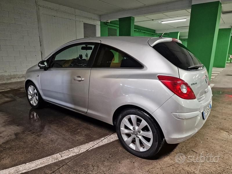 Usata Opel Corsa 85 CV (62 kW) 2013 Grigio Utilitaria