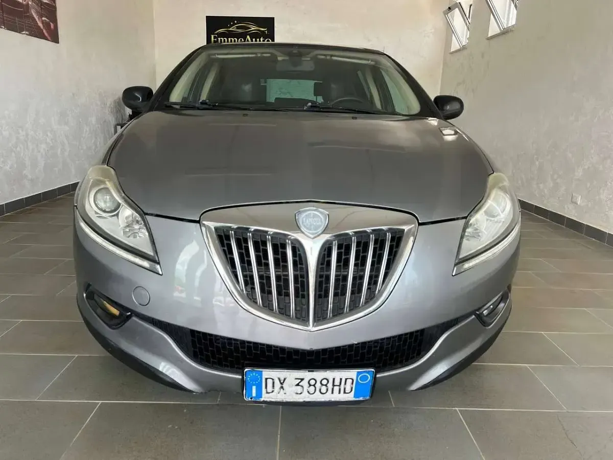 Usata Lancia Delta 165 CV (121 kW) 2009 Grigio Utilitaria