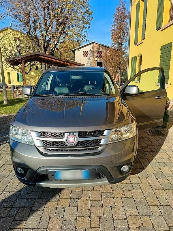 Usata Fiat Freemont 140 CV (102 kW) 2011 Grigio SUV