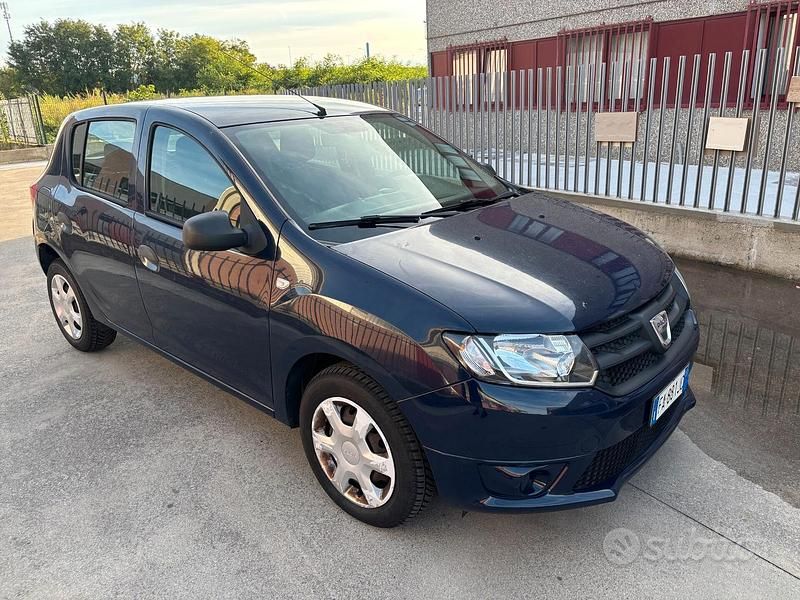 Usata Dacia Sandero Ambiance 75 CV (55 kW) 2015 Blu Berlina