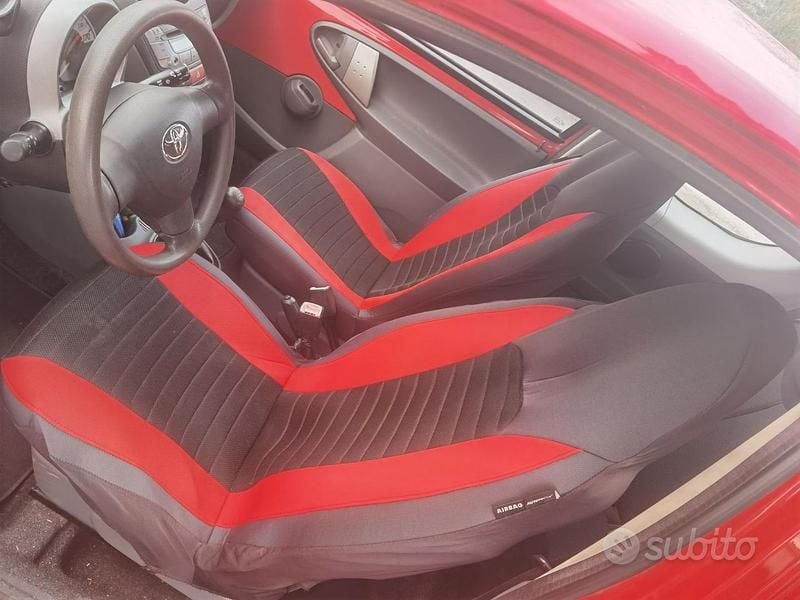 Usata Toyota Aygo 68 CV (50 kW) 2006 Rosso Utilitaria