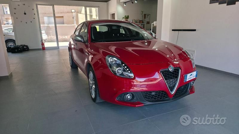 Usata Alfa Romeo Giulietta Sprint 120 CV (88 kW) 2017 Rosso Utilitaria