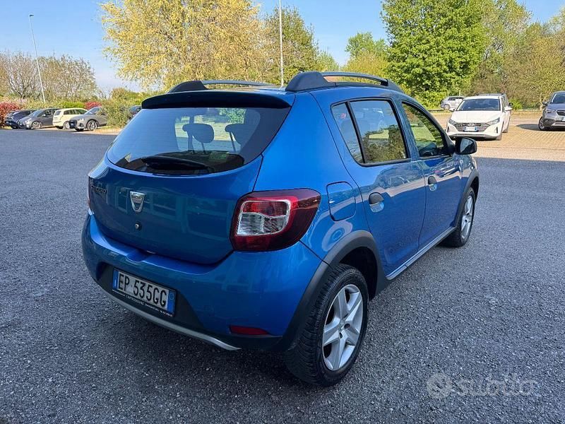 Usata Dacia Sandero Prestige 90 CV (66 kW) 2012 Blu Utilitaria