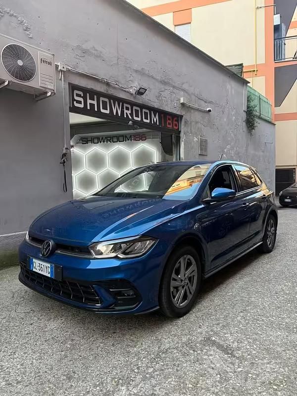 Usata VW Polo R-line 110 CV (80 kW) 2023 Blu Utilitaria