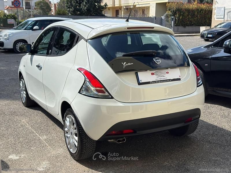 Usata Lancia Ypsilon Gold 69 CV (50 kW) 2013 Bianco Utilitaria
