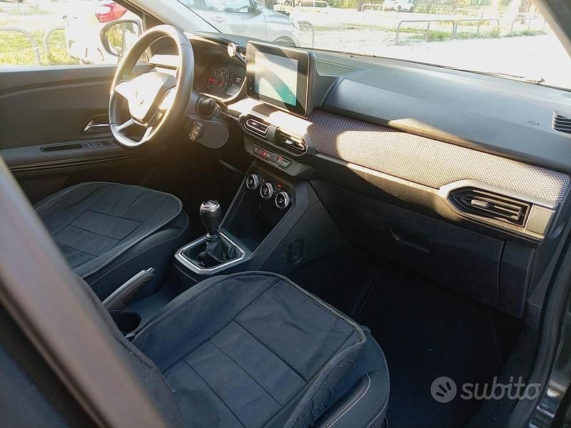 Usata Dacia Jogger 101 CV (74 kW) 2022 Marrone Monovolume