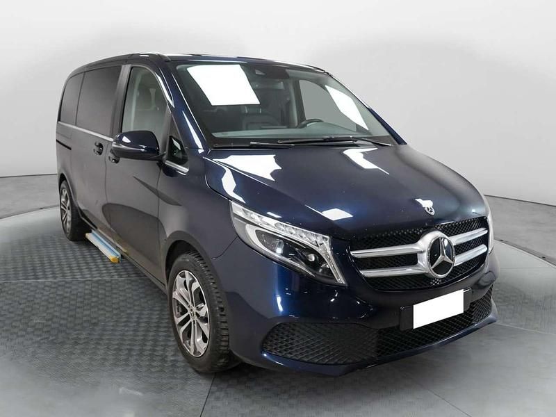 Usata Mercedes V220 163 CV (119 kW) 2021 Blu/azzurro Monovolume