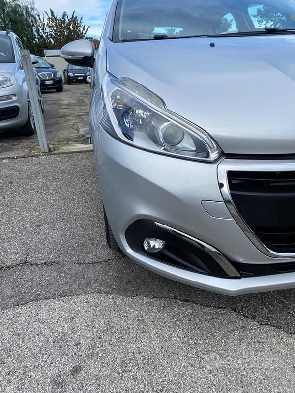 Usata Peugeot 208 Allure 67 CV (49 kW) 2015 Grigio Utilitaria