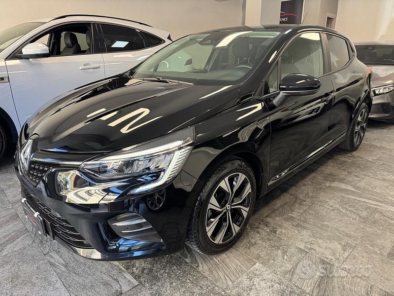 Usata Renault Clio V 100 CV (73 kW) 2023 Nero Berlina