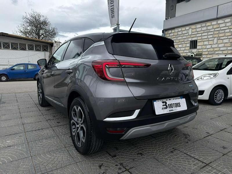 Usata Renault Captur Zen 94 CV (69 kW) 2022 Grigio SUV