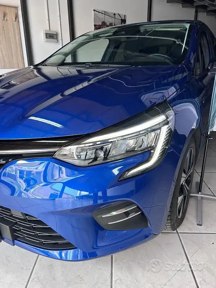 Usata Renault Clio V Evolution 100 CV (73 kW) 2023 Bluazzurro Berlina