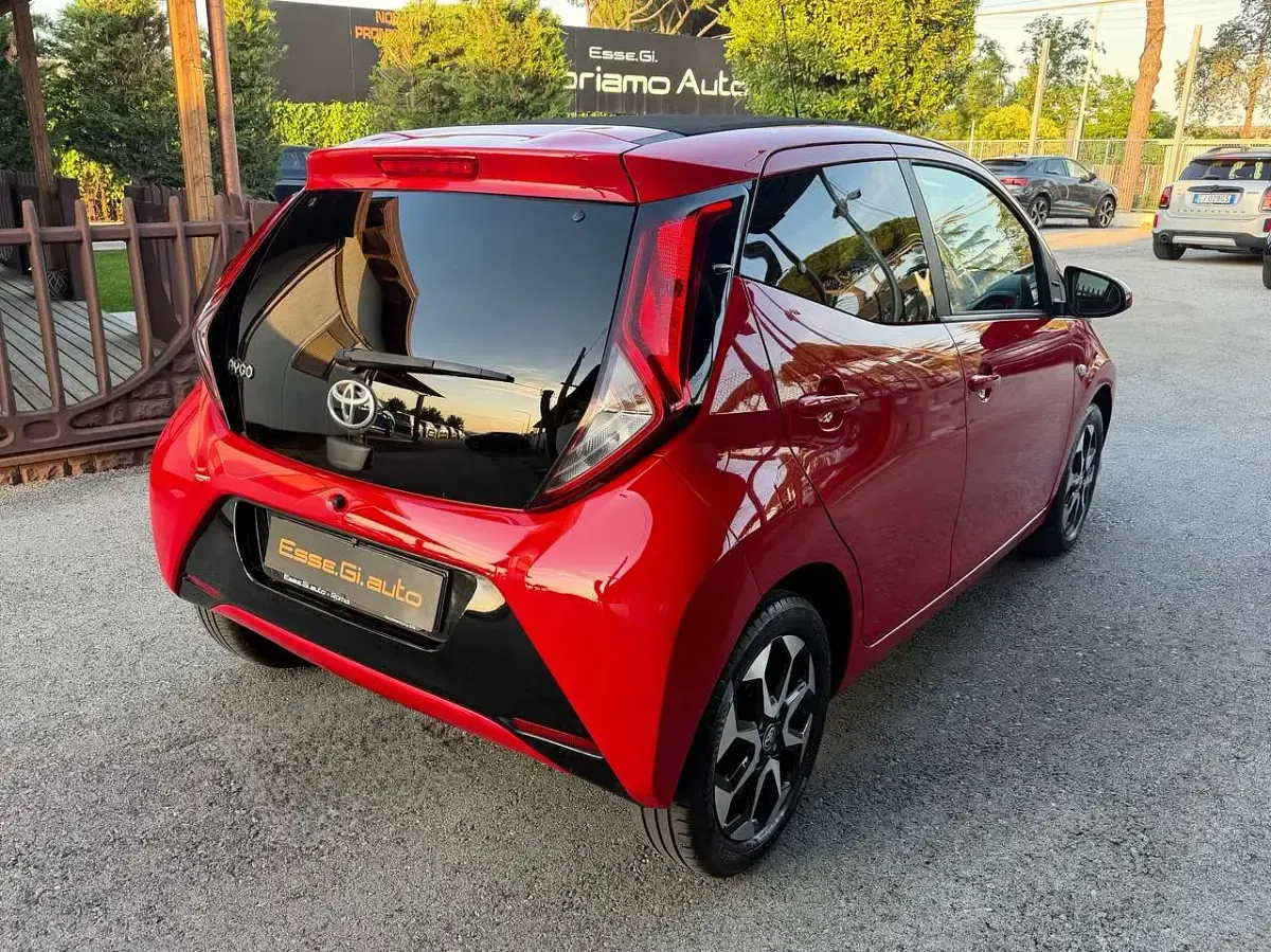 Usata Toyota Aygo X-play 72 CV (52 kW) 2021 Rosso Utilitaria