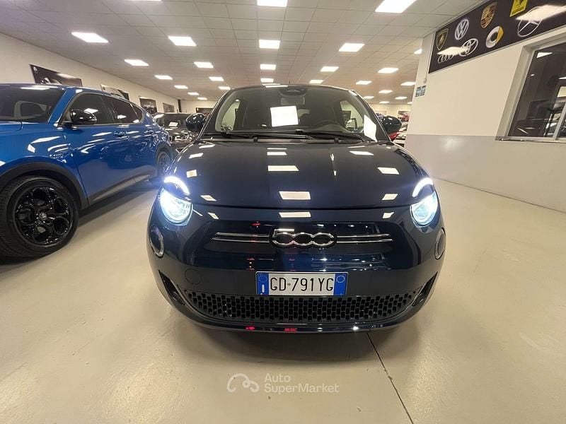 Usata Fiat 500e Opening Edition 86 kW (118 CV) 2020 Blu/azzurro Utilitaria