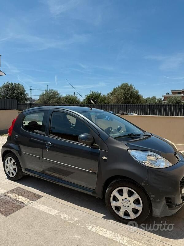 Usata Peugeot 107 68 CV (50 kW) 2009 Grigio Utilitaria