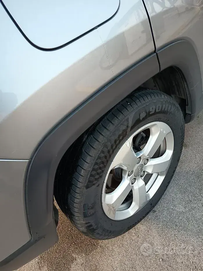 Usata Jeep Compass 120 CV (88 kW) 2019 Grigio SUV
