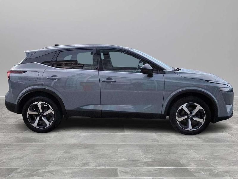 Usata Nissan Qashqai N-Connecta 140 CV (102 kW) 2022 Two tone gray + black metallic SUV