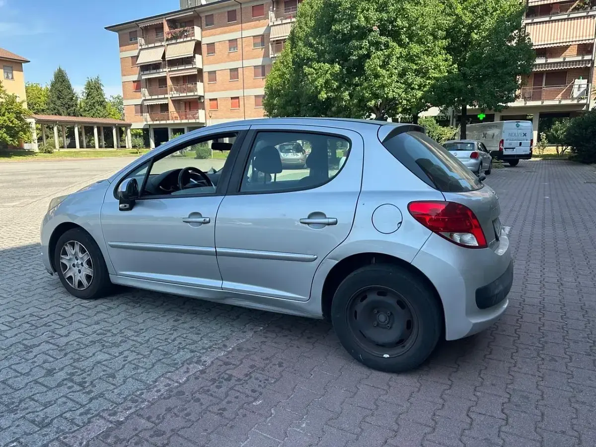 Usata Peugeot 207 112 CV (82 kW) 2011 Argento Berlina