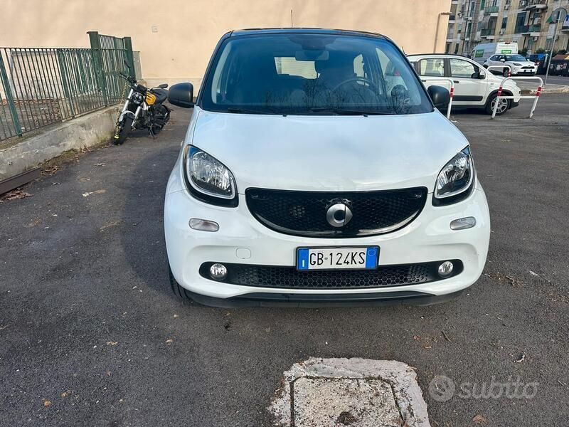 Bianco Usata 2019 Smart ForFour Due volumi | 11.000 € (Buon prezzo) - Immagine 1/4