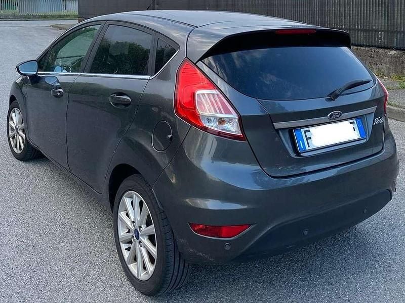 Usata Ford Fiesta Titanium 95 CV (69 kW) 2016 Grigio Berlina