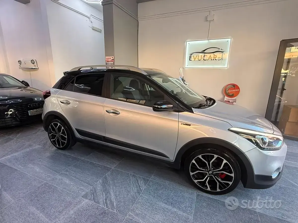 Usata Hyundai i20 Active 100 CV (73 kW) 2020 Grigio Utilitaria