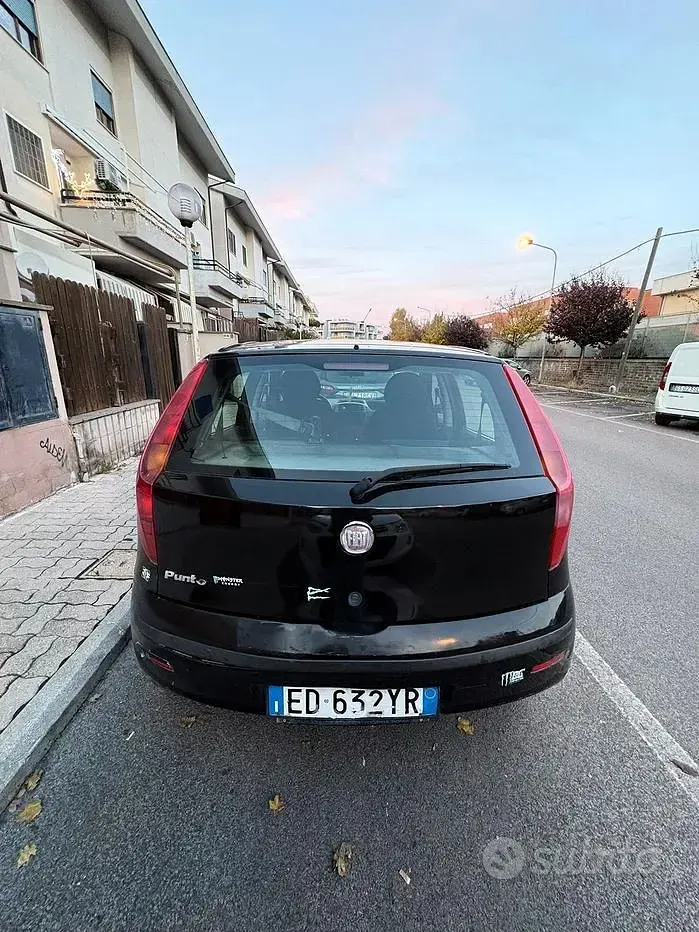 Usata Fiat Punto Active 60 CV (44 kW) 2010 Nero Utilitaria