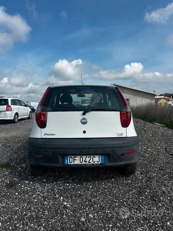 Usata Fiat Punto Dynamic 70 CV (51 kW) 2006 Bianco Utilitaria