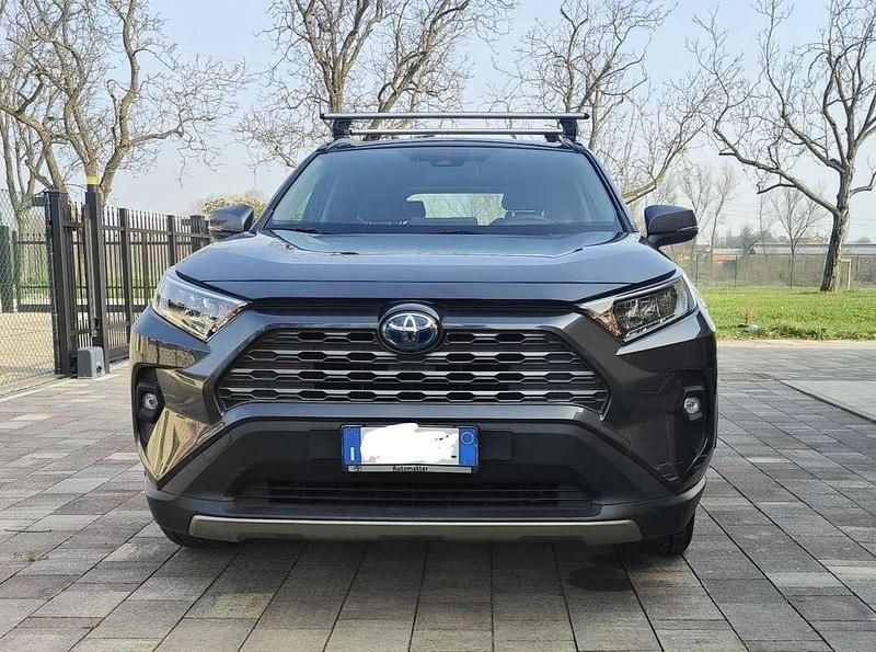 Usata Toyota RAV4 Hybrid Active 178 CV (130 kW) 2022 Grigio SUV