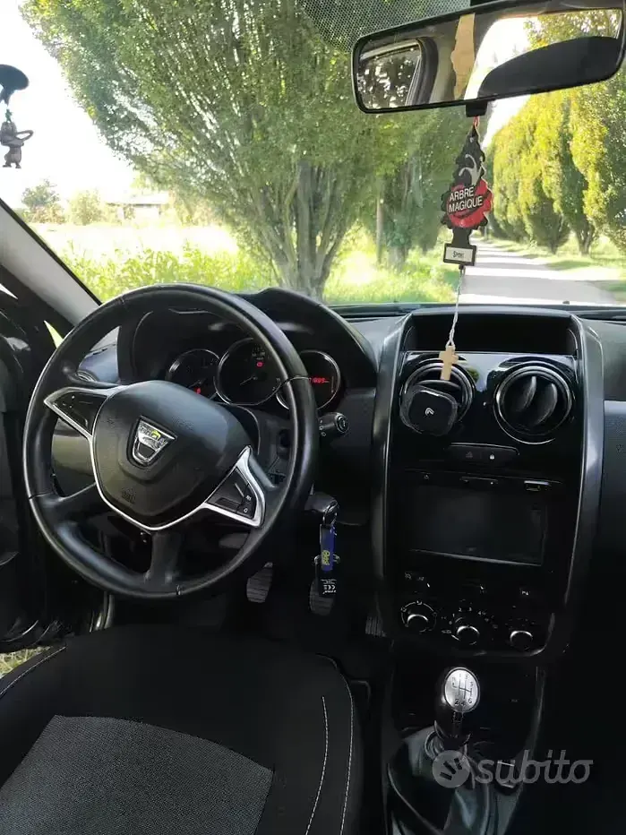 Usata Dacia Duster Black Shadow 109 CV (80 kW) 2017 Nero SUV