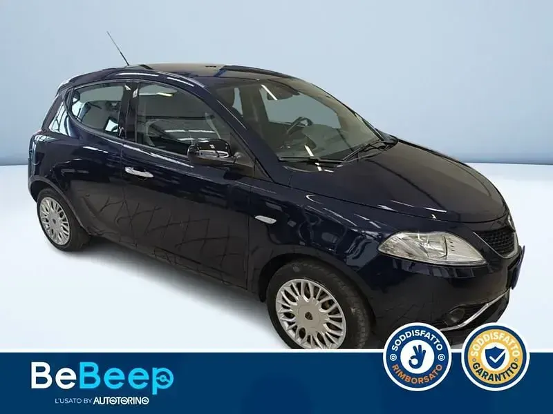 Usata Lancia Ypsilon Gold 69 CV (50 kW) 2016 Blu metallizzato Utilitaria