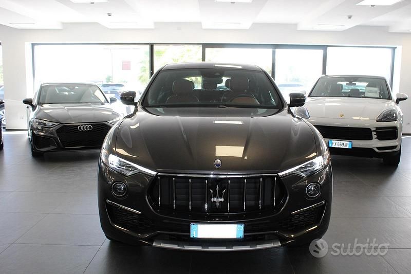 Usata Maserati Levante 275 CV (202 kW) 2020 Grigio SUV