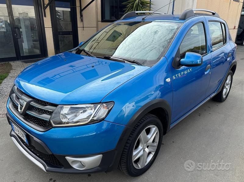 Usata Dacia Sandero Prestige 90 CV (66 kW) 2014 Blu Berlina