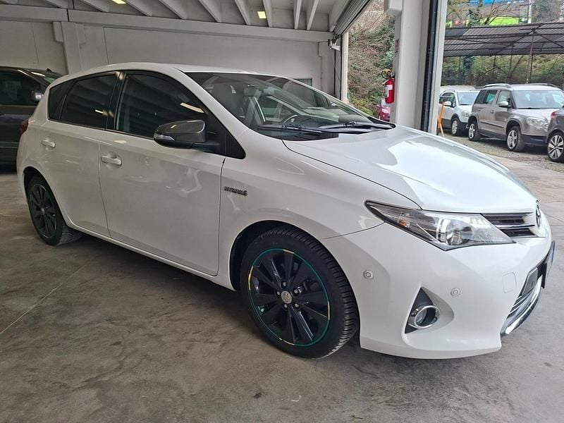 Usata Toyota Auris Hybrid Active 99 CV (72 kW) 2013 Bianco Berlina