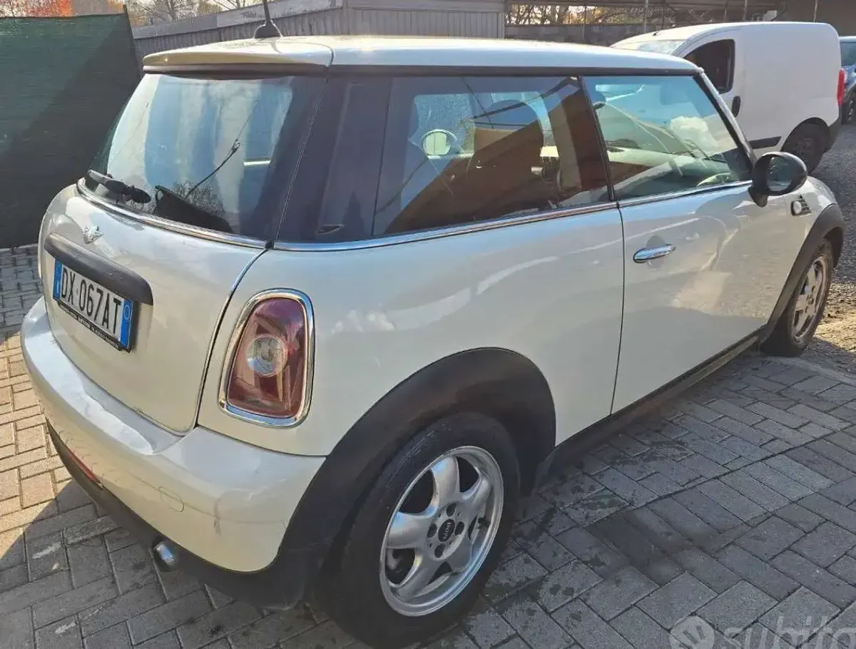 Usata Mini ONE 75 CV (55 kW) 2009 Bianco Utilitaria