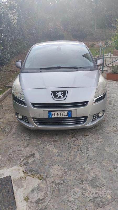 Usata Peugeot 5008 Active 112 CV (82 kW) 2012 Grigio Monovolume