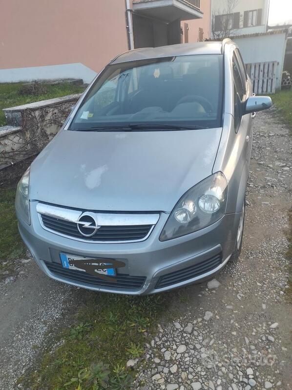 Usata 2007 Opel Zafira Monovolume | 2000 € (Buon prezzo) - Immagine 1/4