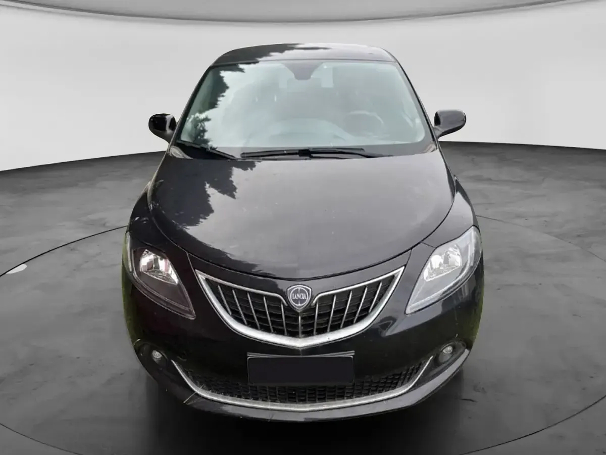 Usata Lancia Ypsilon Gold 70 CV (51 kW) 2023 Nero Utilitaria