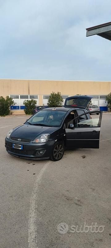 Usata Ford Fiesta 2008 Grigio Utilitaria