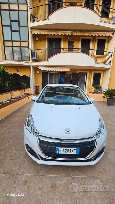 Usata Peugeot 208 82 CV (60 kW) 2017 Bianco Utilitaria