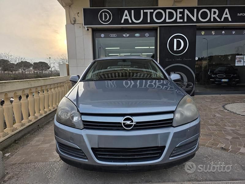 Usata Opel Astra Elegance 101 CV (74 kW) 2004 Grigio Berlina
