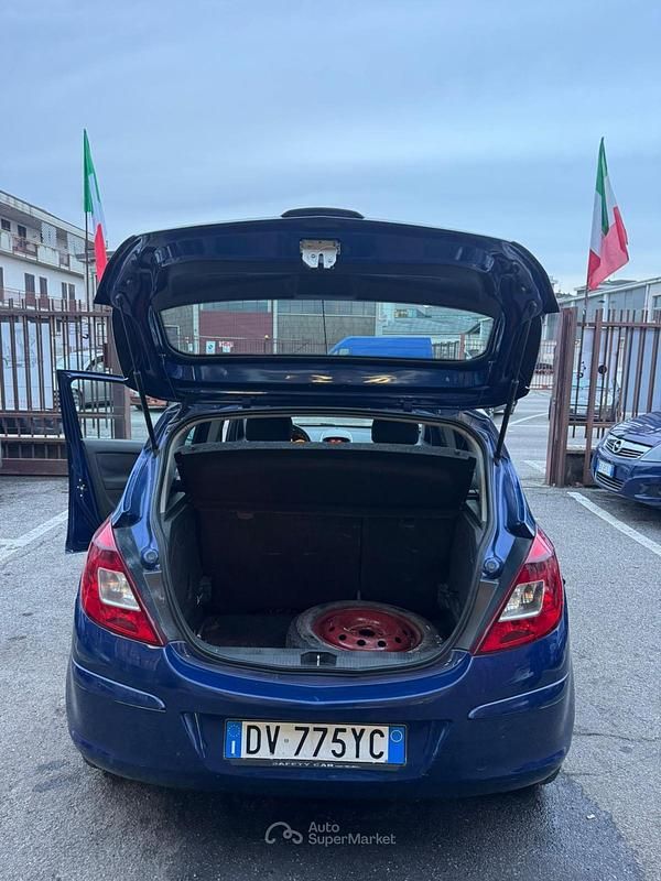 Usata Opel Corsa 90 CV (66 kW) 2009 Blu Utilitaria