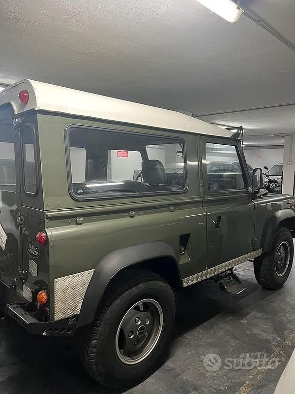 Usata Land Rover Defender 86 CV (63 kW) 1986 Verde SUV